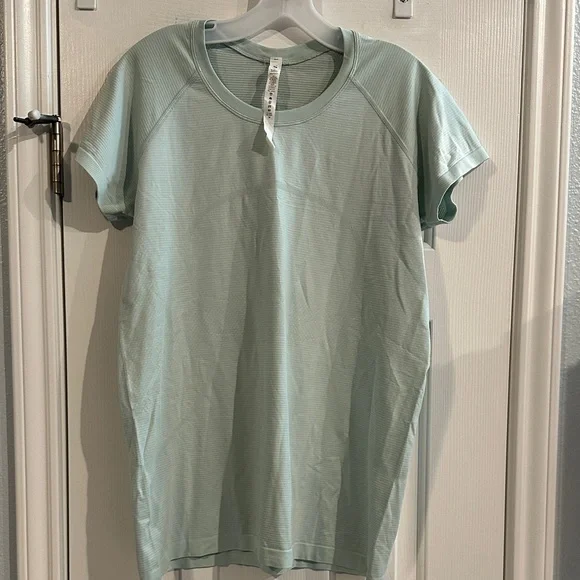 Lululemon Swiftly Tech Short Sleeve Shirt 2.0
Delicate Mint Women’s 14 Running - Picture 2 of 10